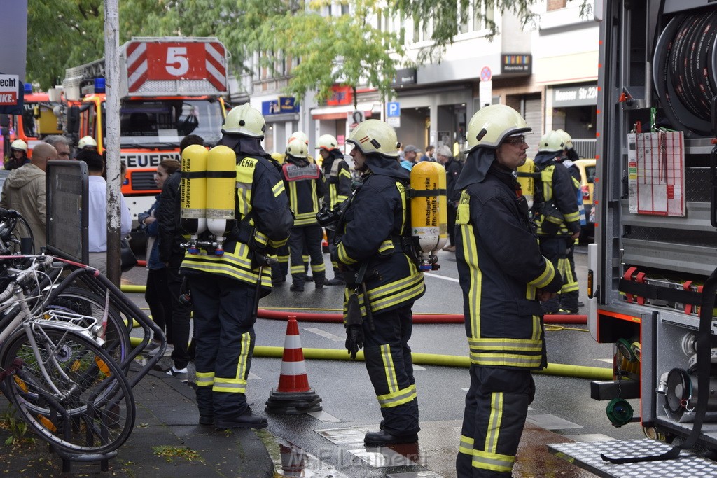 Feuer 2 Koeln Nippes Neusserstr P068.JPG - Miklos Laubert